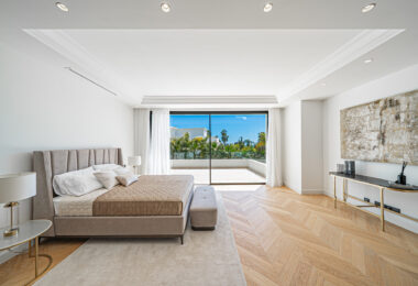 Elegant 6–7 Bedroom Villas in Las Lomas del Marbella Club, Golden Mile