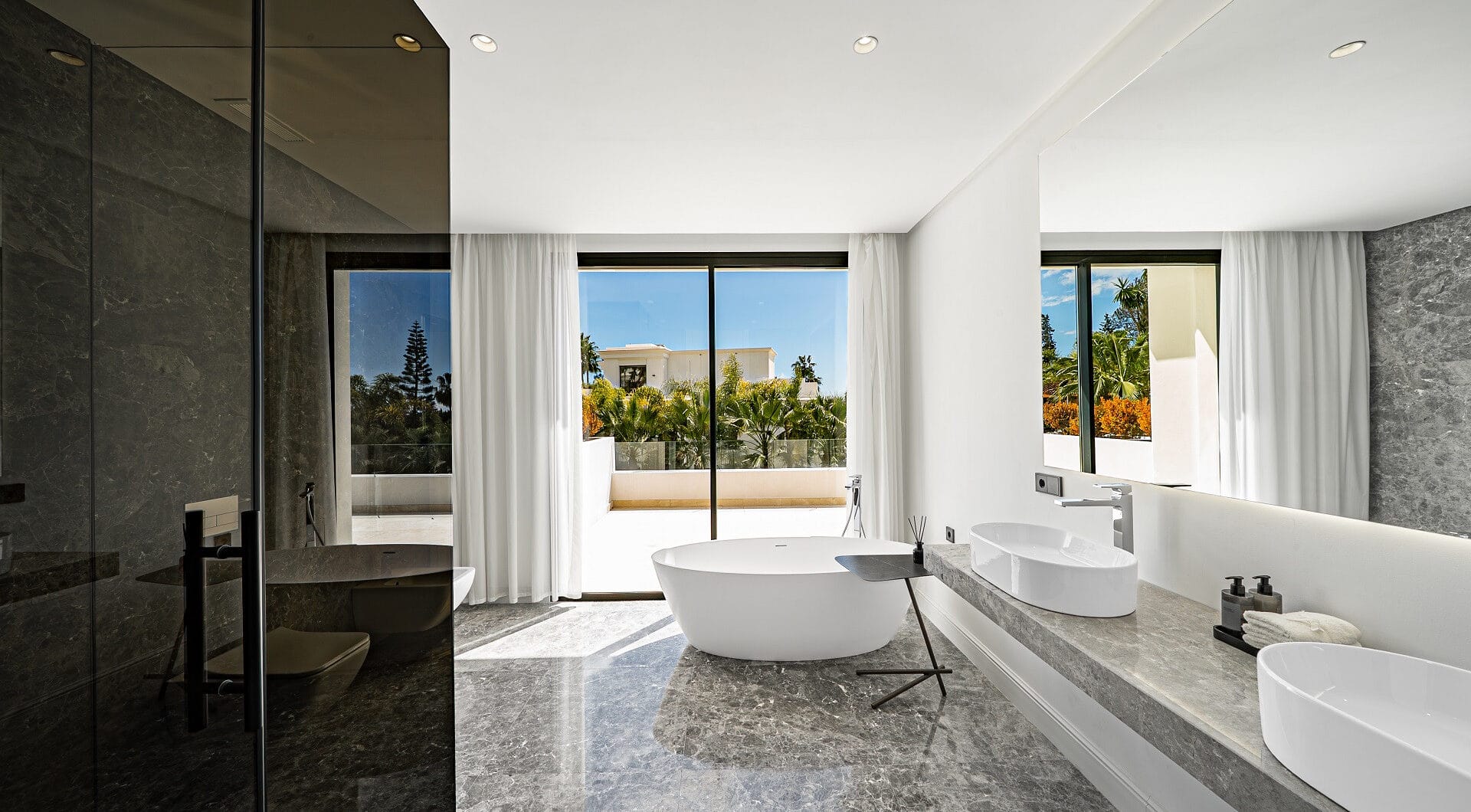 Elegant 6–7 Bedroom Villas in Las Lomas del Marbella Club, Golden Mile