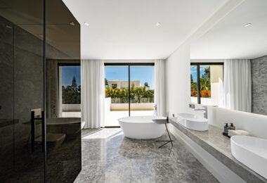 Elegant 6–7 Bedroom Villas in Las Lomas del Marbella Club, Golden Mile