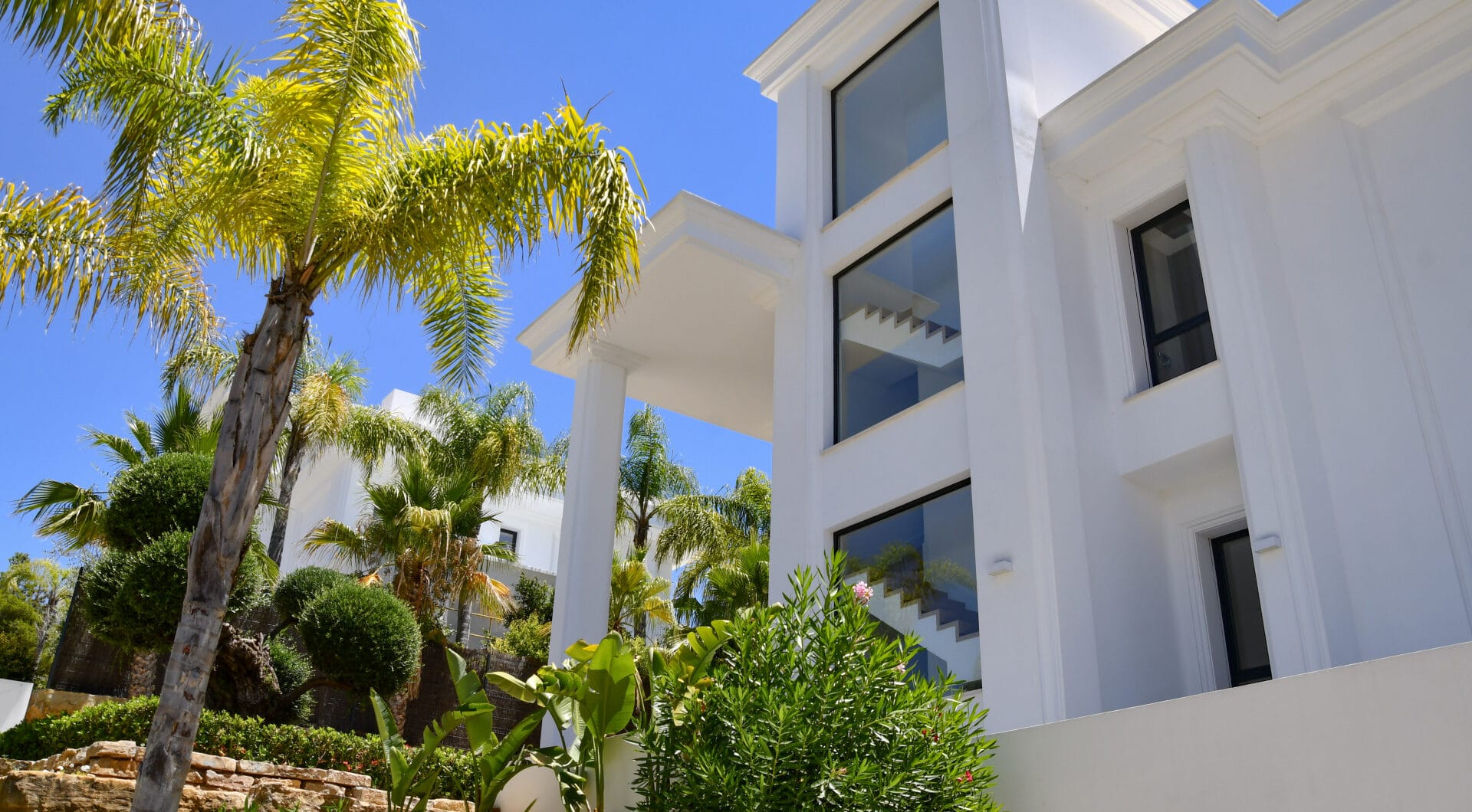 Elegant 6–7 Bedroom Villas in Las Lomas del Marbella Club, Golden Mile