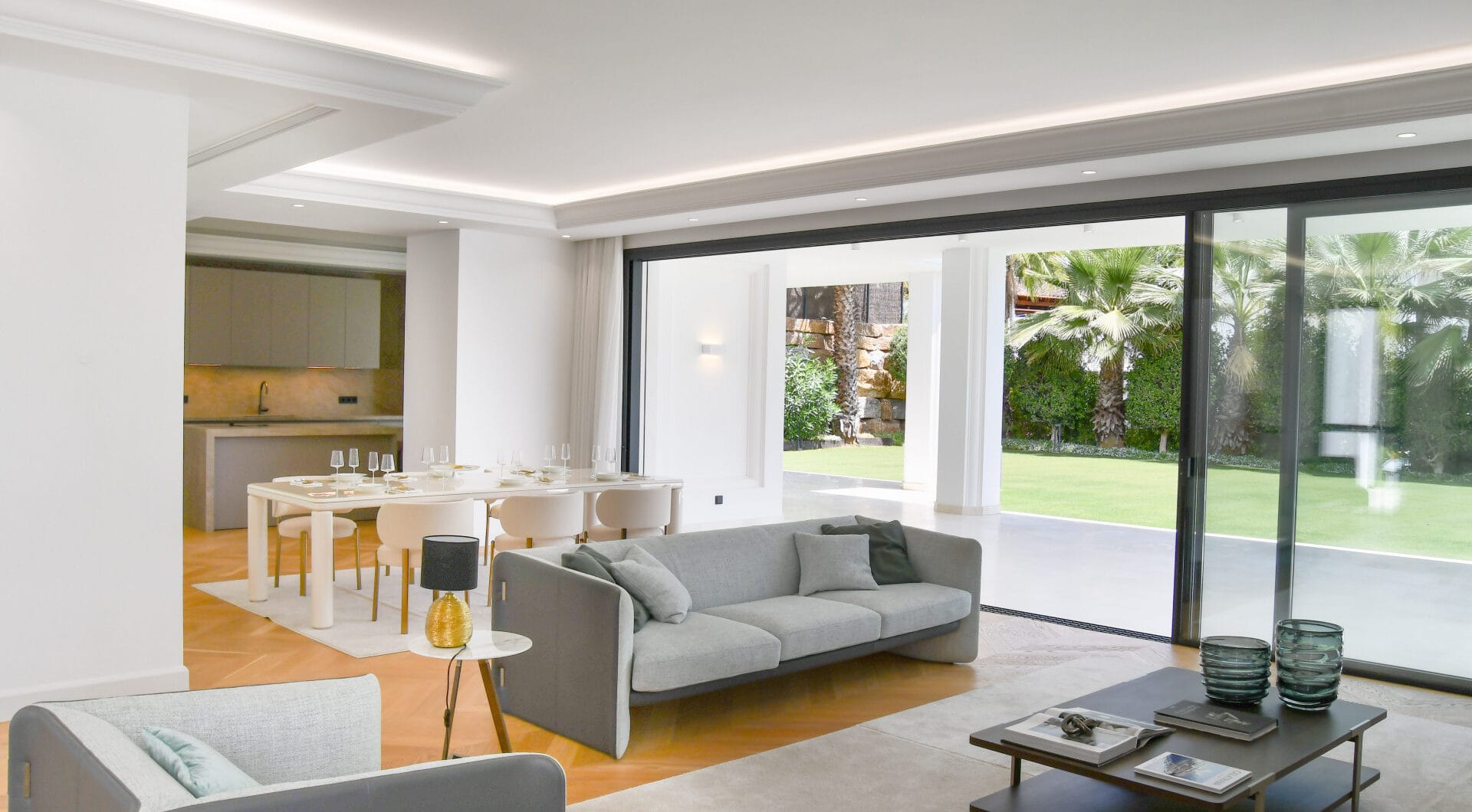Elegant 6–7 Bedroom Villas in Las Lomas del Marbella Club, Golden Mile