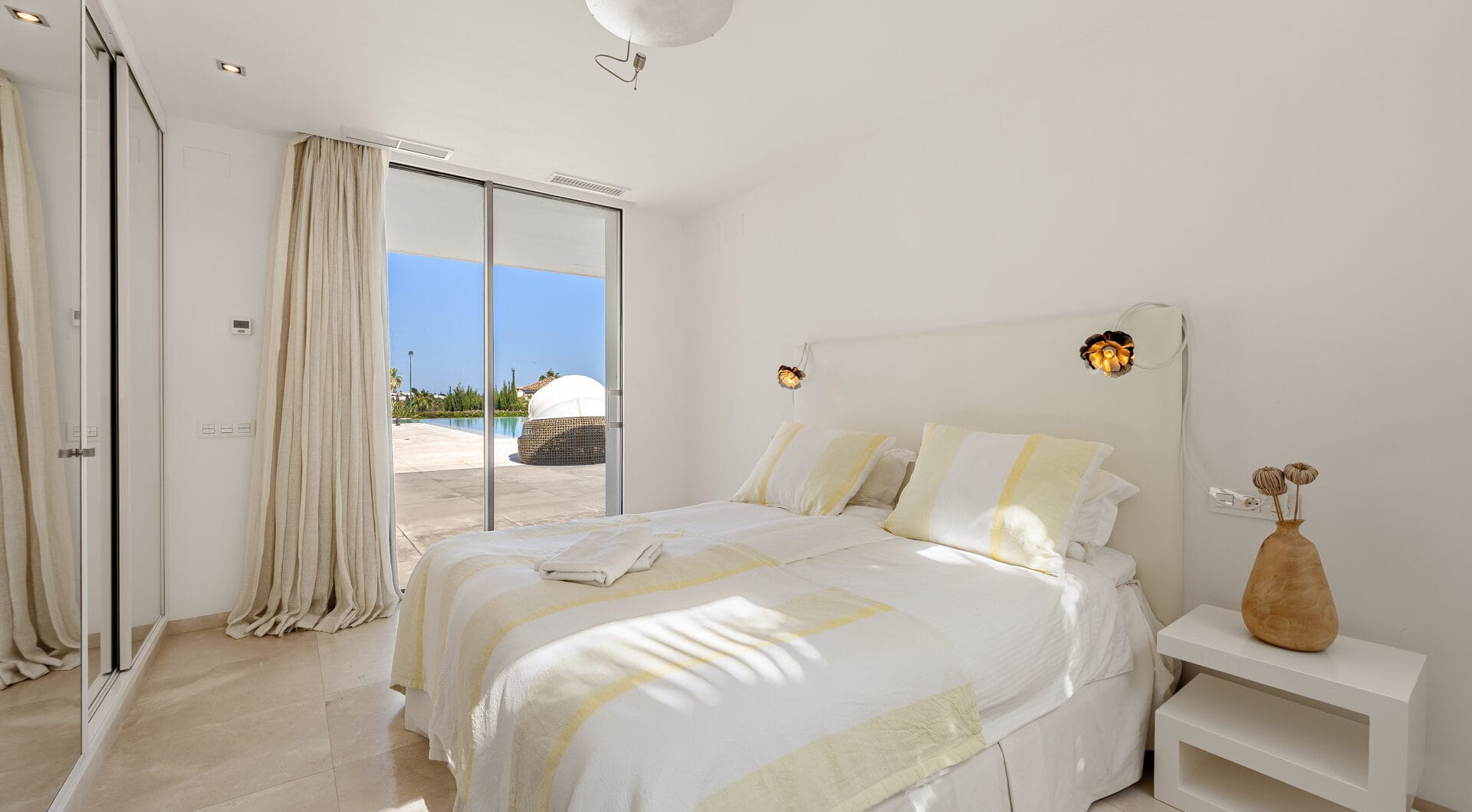 Contemporary Masterpiece with Pool &amp; Tennis Court in La Cerquilla, Nueva Andalucía