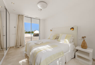 Contemporary Masterpiece with Pool &amp; Tennis Court in La Cerquilla, Nueva Andalucía