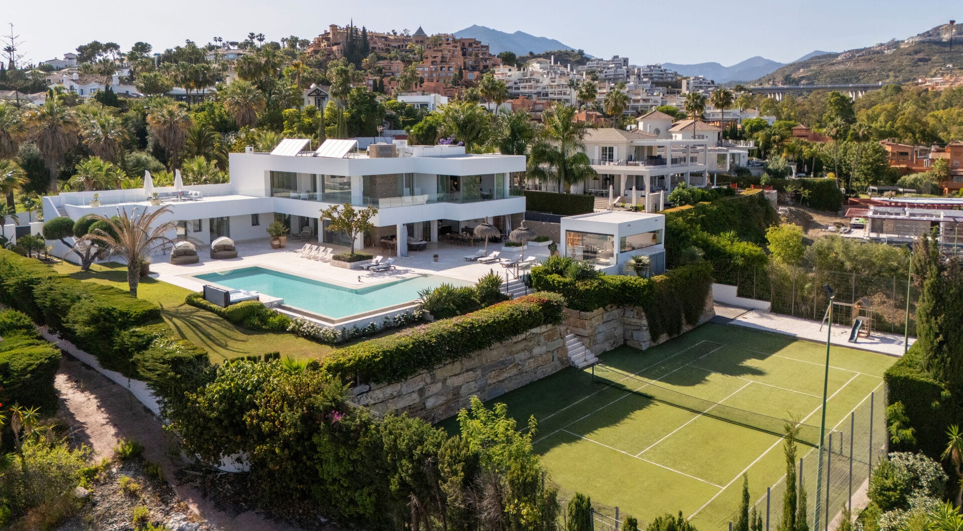 Contemporary Masterpiece with Pool &amp; Tennis Court in La Cerquilla, Nueva Andalucía