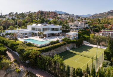 Contemporary Masterpiece with Pool &amp; Tennis Court in La Cerquilla, Nueva Andalucía