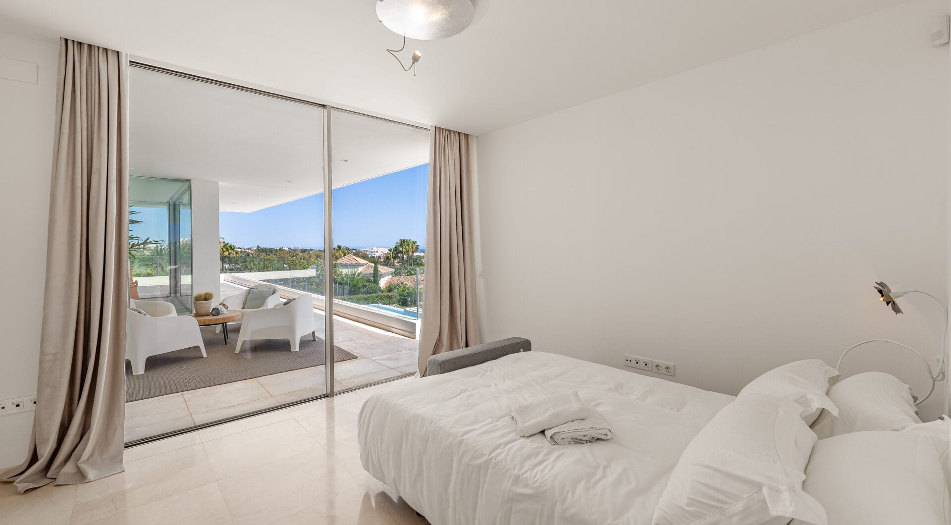 Contemporary Masterpiece with Pool &amp; Tennis Court in La Cerquilla, Nueva Andalucía