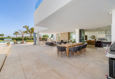 Contemporary Masterpiece with Pool &amp; Tennis Court in La Cerquilla, Nueva Andalucía