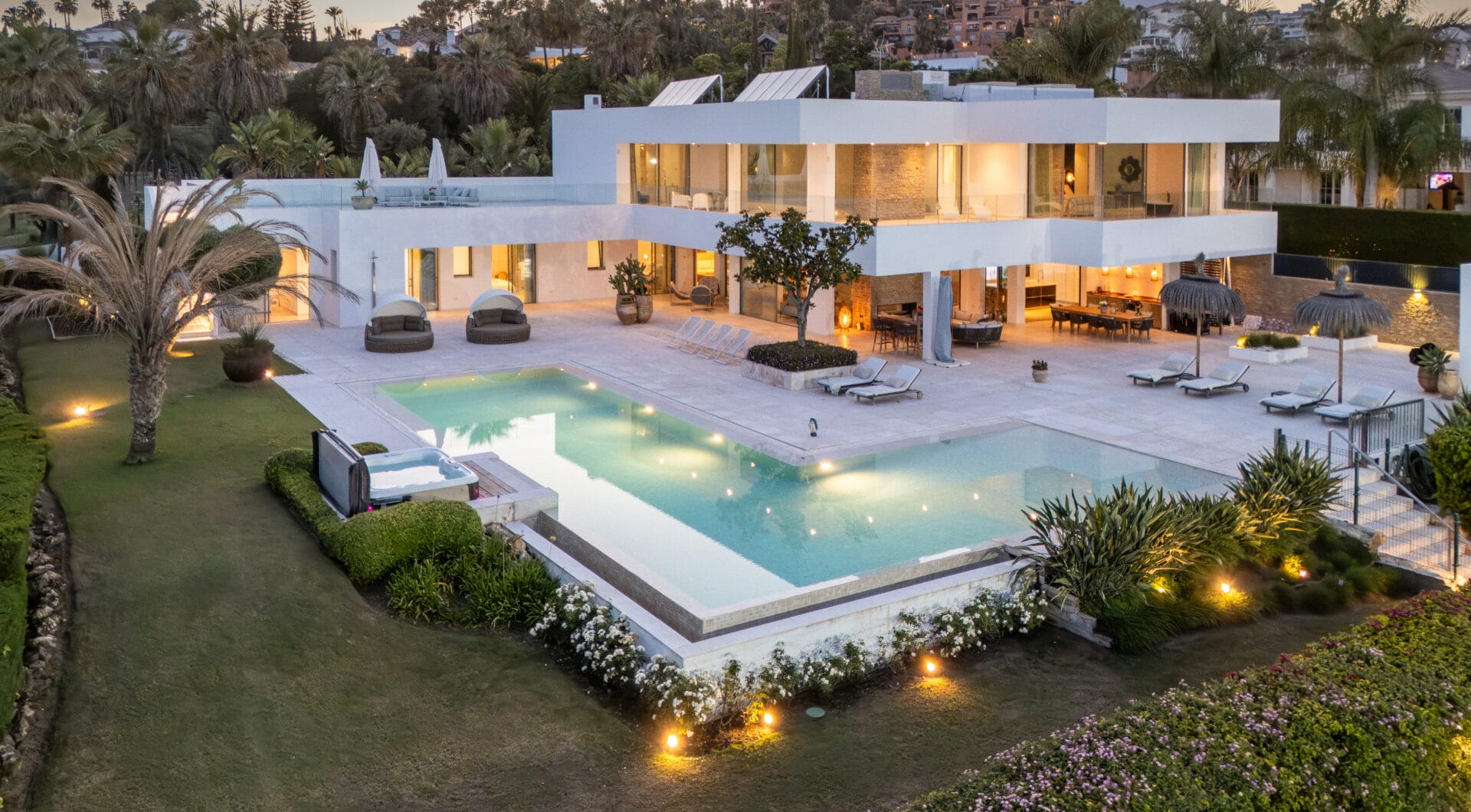 Contemporary Masterpiece with Pool &amp; Tennis Court in La Cerquilla, Nueva Andalucía