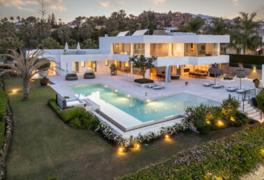 Contemporary Masterpiece with Pool &amp; Tennis Court in La Cerquilla, Nueva Andalucía