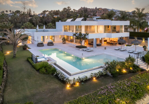Contemporary Masterpiece with Pool &amp; Tennis Court in La Cerquilla, Nueva Andalucía