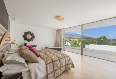 Contemporary Masterpiece with Pool &amp; Tennis Court in La Cerquilla, Nueva Andalucía