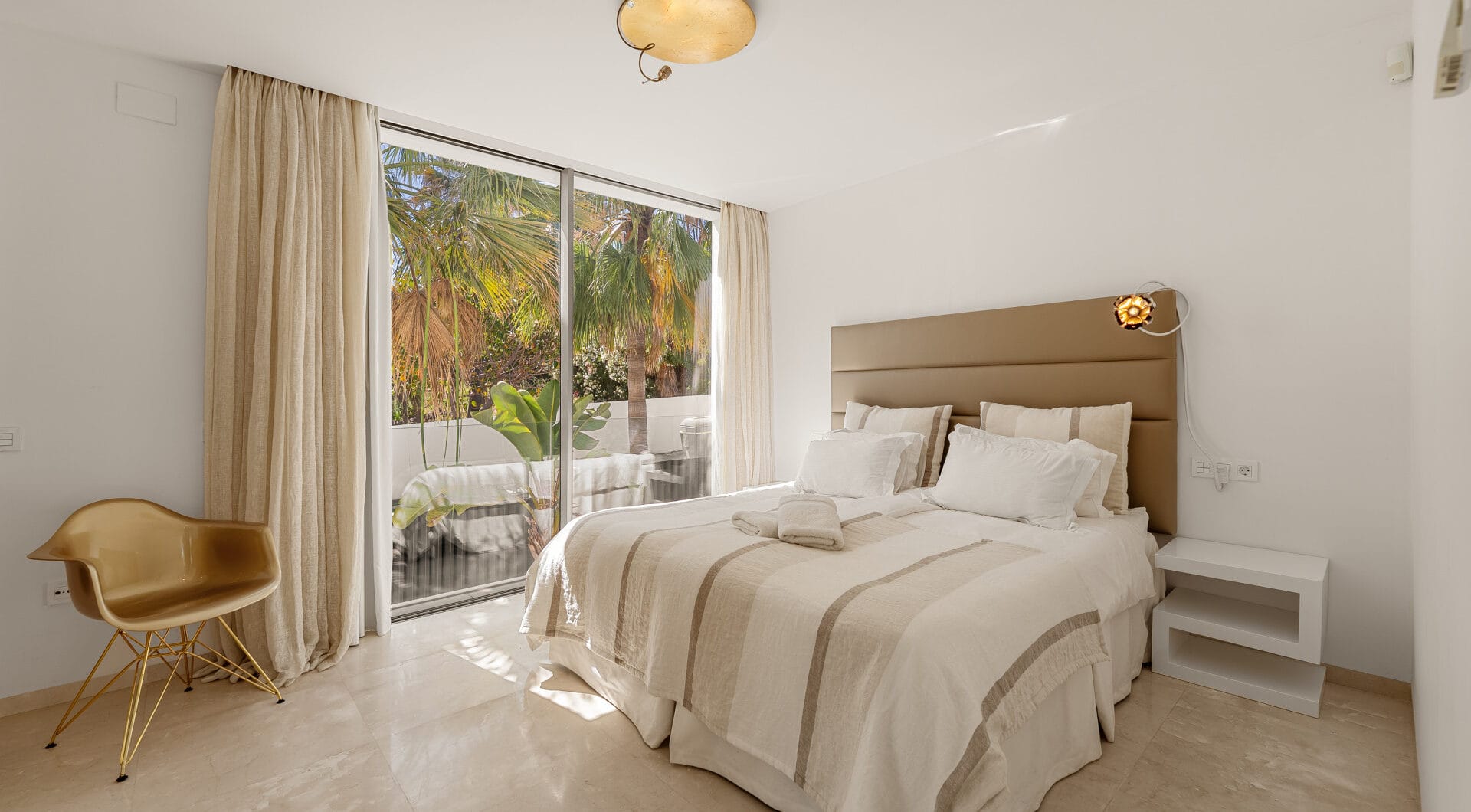 Contemporary Masterpiece with Pool &amp; Tennis Court in La Cerquilla, Nueva Andalucía