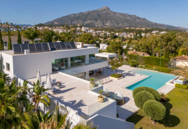Contemporary Masterpiece with Pool &amp; Tennis Court in La Cerquilla, Nueva Andalucía