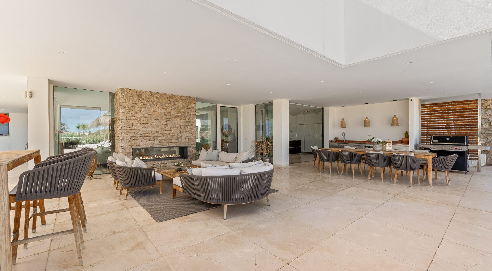 Contemporary Masterpiece with Pool &amp; Tennis Court in La Cerquilla, Nueva Andalucía