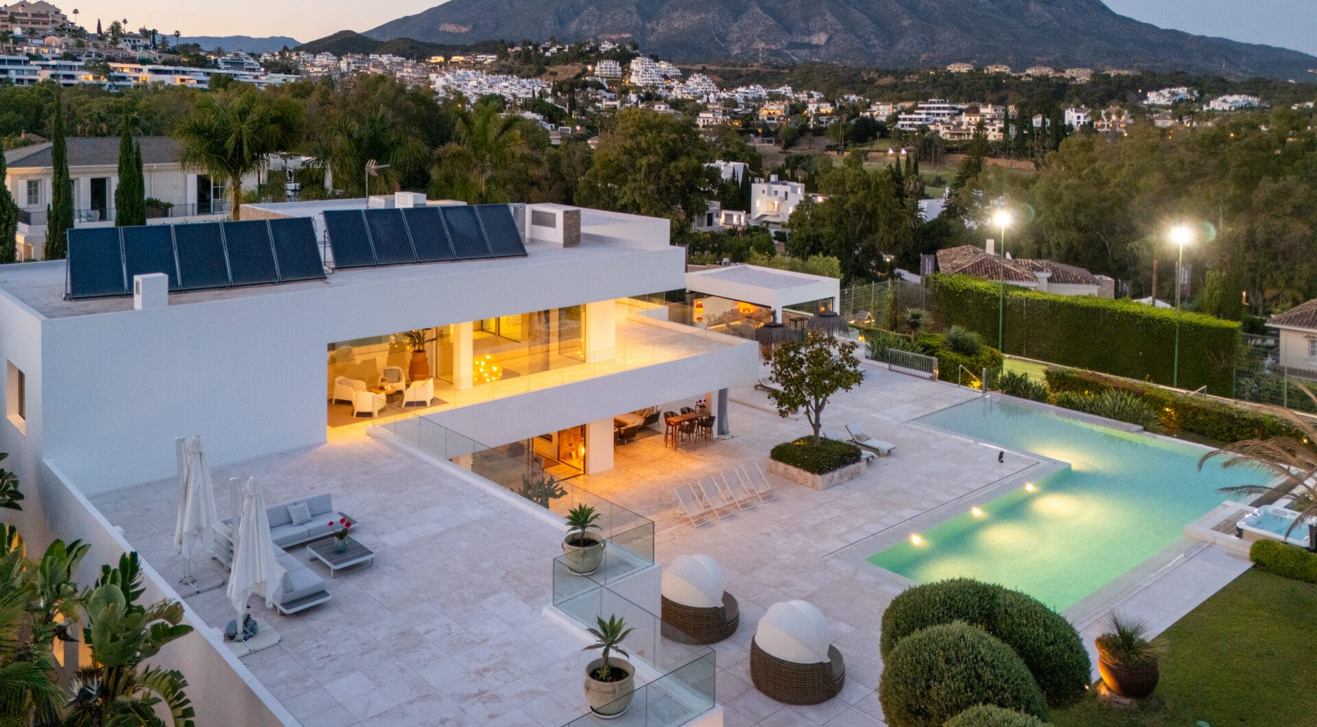 Contemporary Masterpiece with Pool &amp; Tennis Court in La Cerquilla, Nueva Andalucía