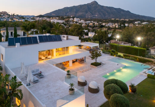 Contemporary Masterpiece with Pool &amp; Tennis Court in La Cerquilla, Nueva Andalucía