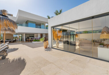 Contemporary Masterpiece with Pool &amp; Tennis Court in La Cerquilla, Nueva Andalucía