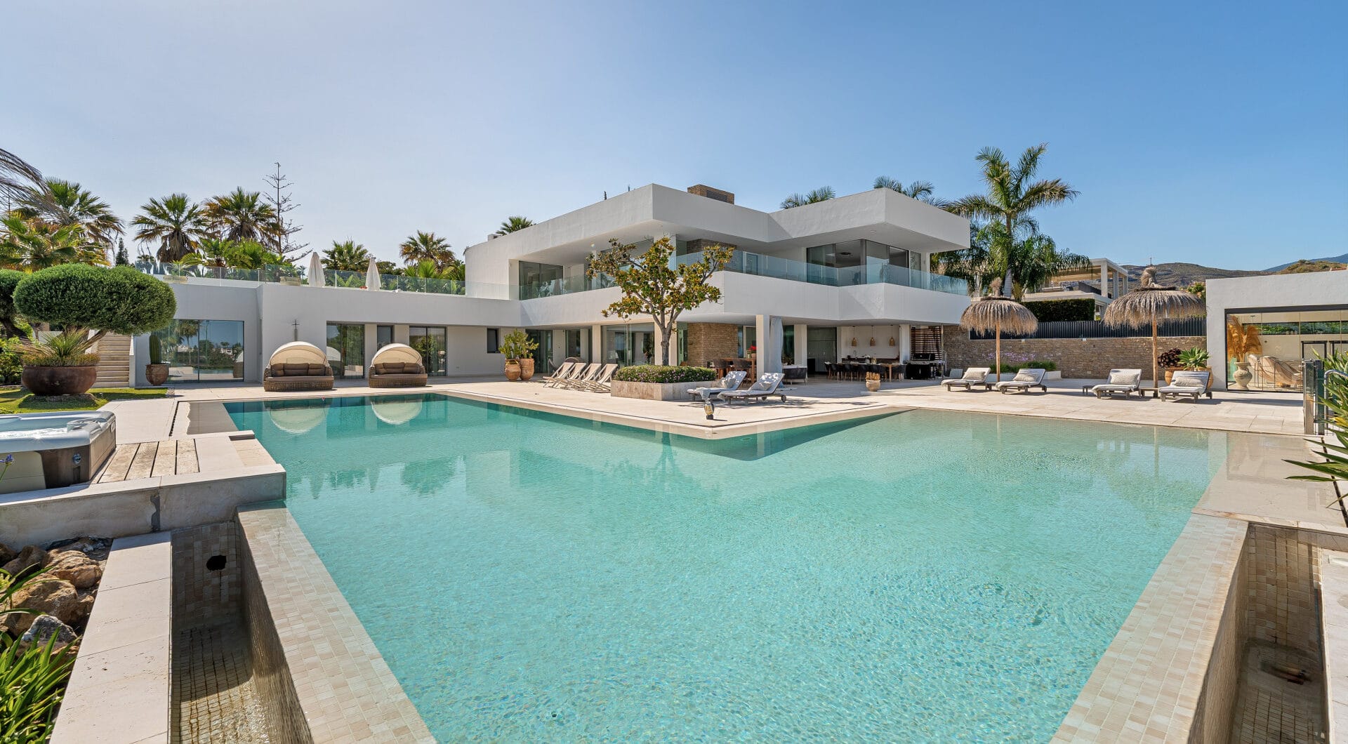 Contemporary Masterpiece with Pool &amp; Tennis Court in La Cerquilla, Nueva Andalucía