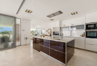 Contemporary Masterpiece with Pool &amp; Tennis Court in La Cerquilla, Nueva Andalucía