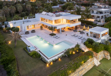 Contemporary Masterpiece with Pool &amp; Tennis Court in La Cerquilla, Nueva Andalucía