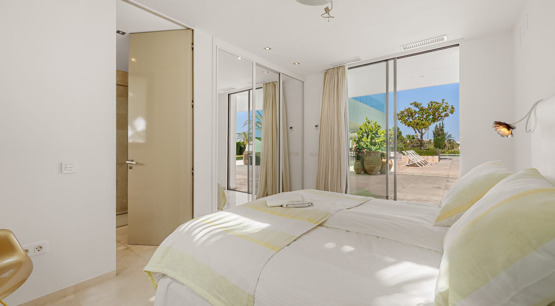 Contemporary Masterpiece with Pool &amp; Tennis Court in La Cerquilla, Nueva Andalucía