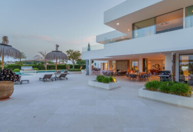 Contemporary Masterpiece with Pool &amp; Tennis Court in La Cerquilla, Nueva Andalucía