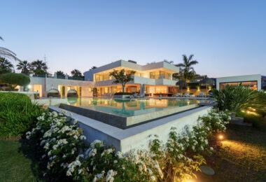 Contemporary Masterpiece with Pool &amp; Tennis Court in La Cerquilla, Nueva Andalucía