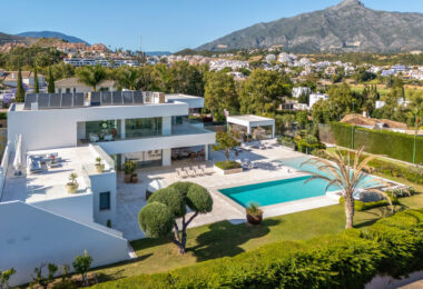 Contemporary Masterpiece with Pool &amp; Tennis Court in La Cerquilla, Nueva Andalucía