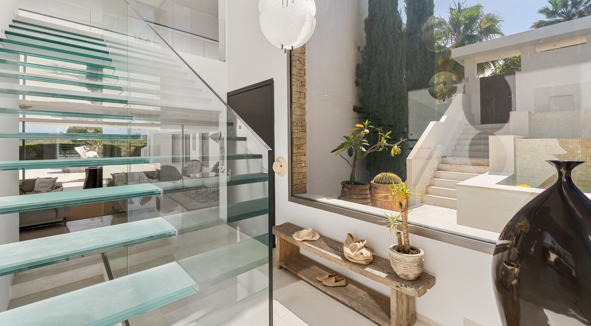 Contemporary Masterpiece with Pool &amp; Tennis Court in La Cerquilla, Nueva Andalucía