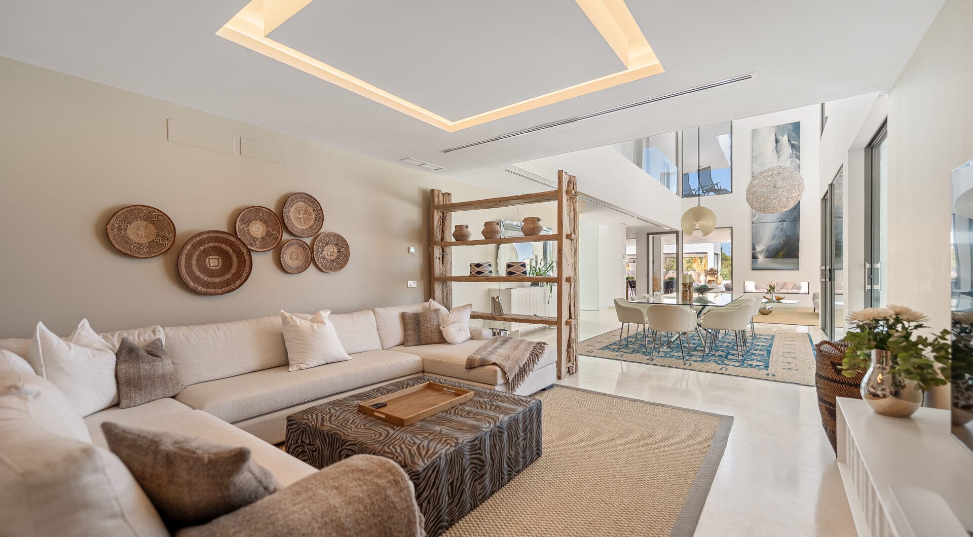 Contemporary Masterpiece with Pool &amp; Tennis Court in La Cerquilla, Nueva Andalucía