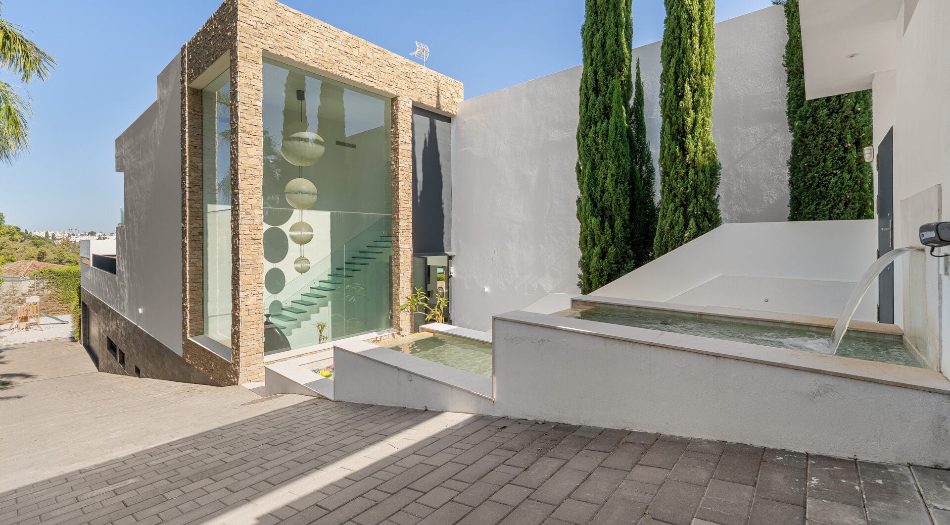 Contemporary Masterpiece with Pool &amp; Tennis Court in La Cerquilla, Nueva Andalucía