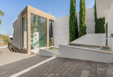 Contemporary Masterpiece with Pool &amp; Tennis Court in La Cerquilla, Nueva Andalucía