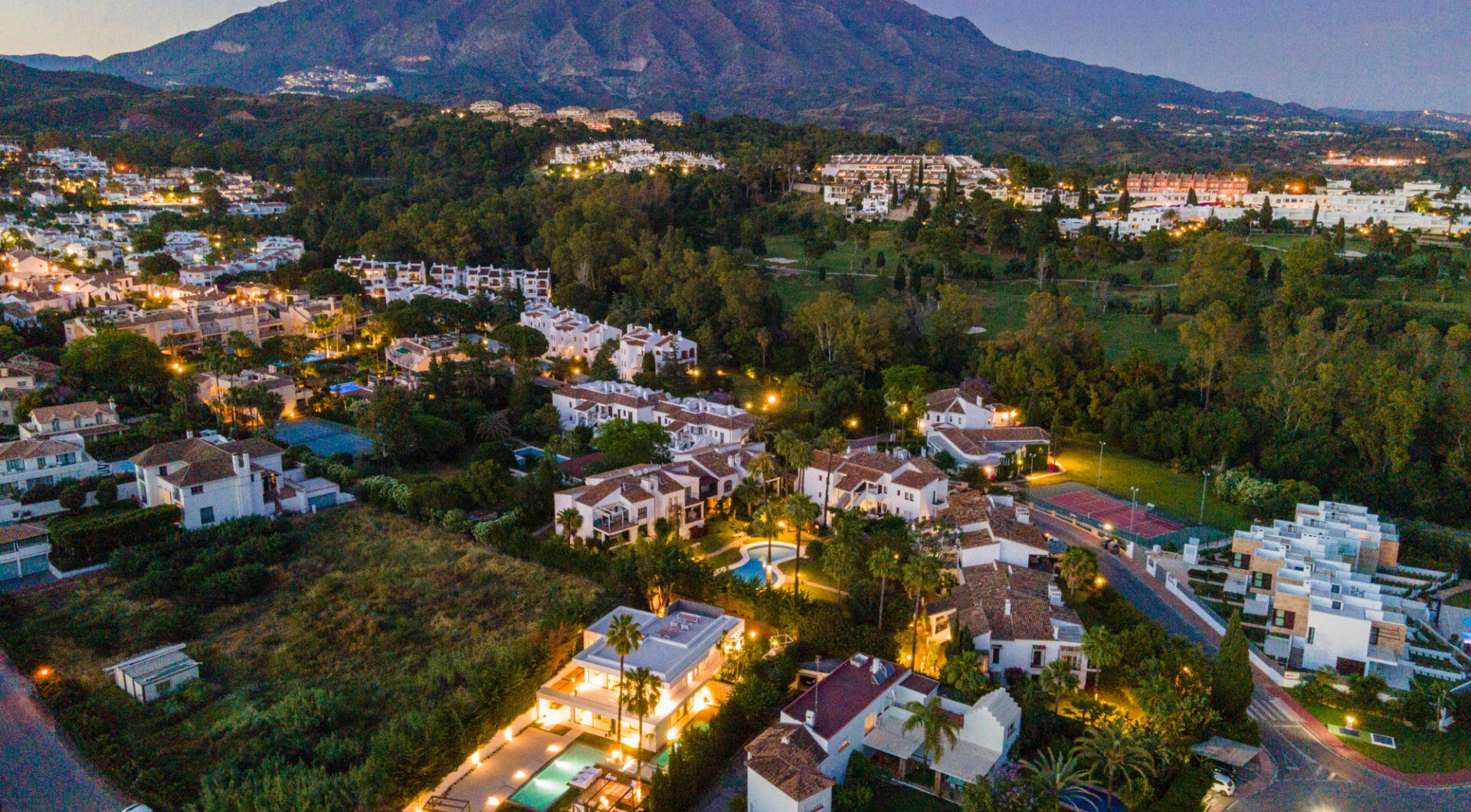 Auriga 1 — Modern Elegance in Nueva Andalucía