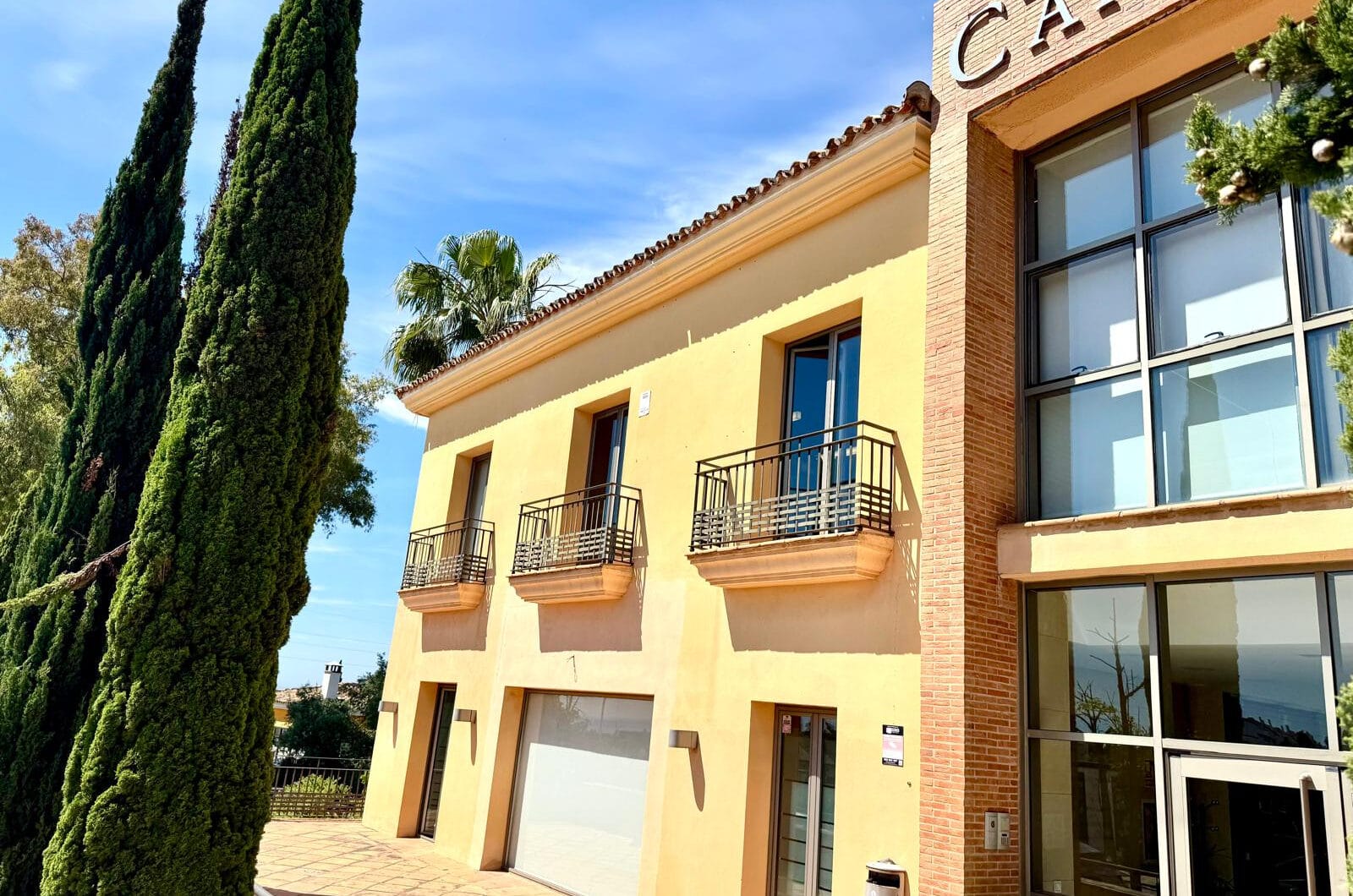 OFFICE IN CAMOJAN SIERRA BLANCA