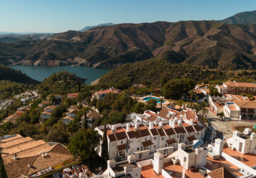 Luxury apartment in Balcones del Lago, Istán