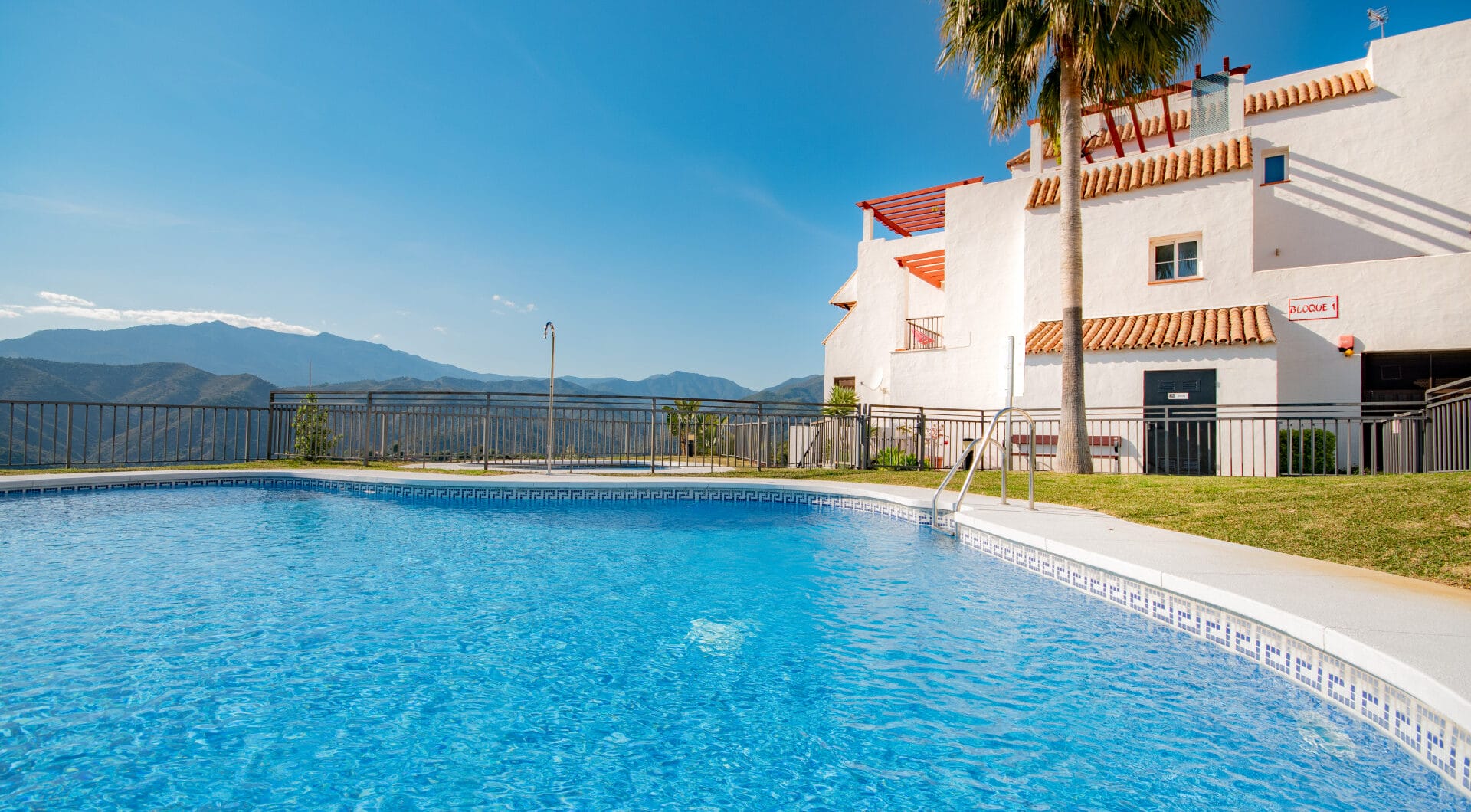 Luxury apartment in Balcones del Lago, Istán