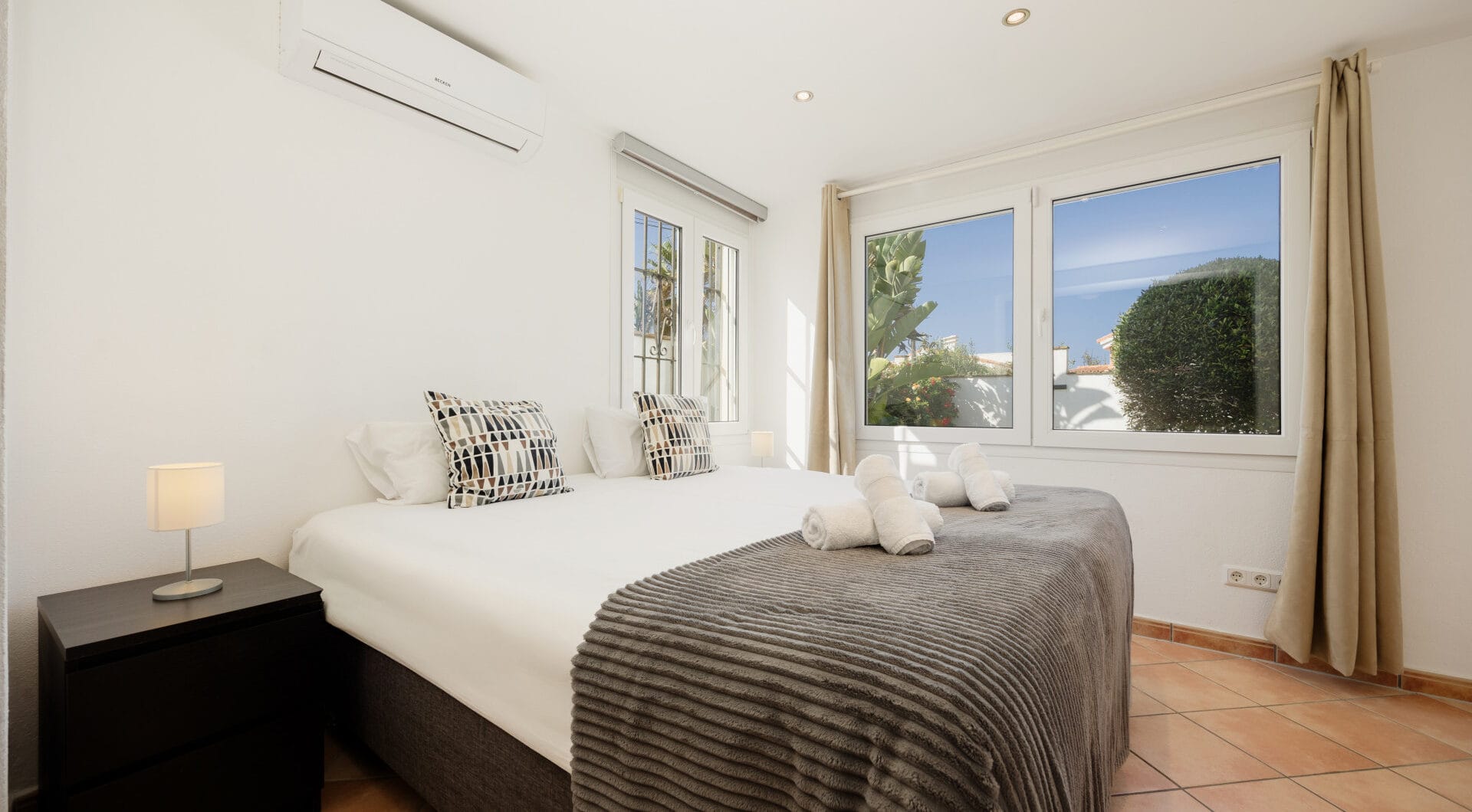 Modern 4-Bedroom Villa with Expansion Potential, Costabella, Marbella