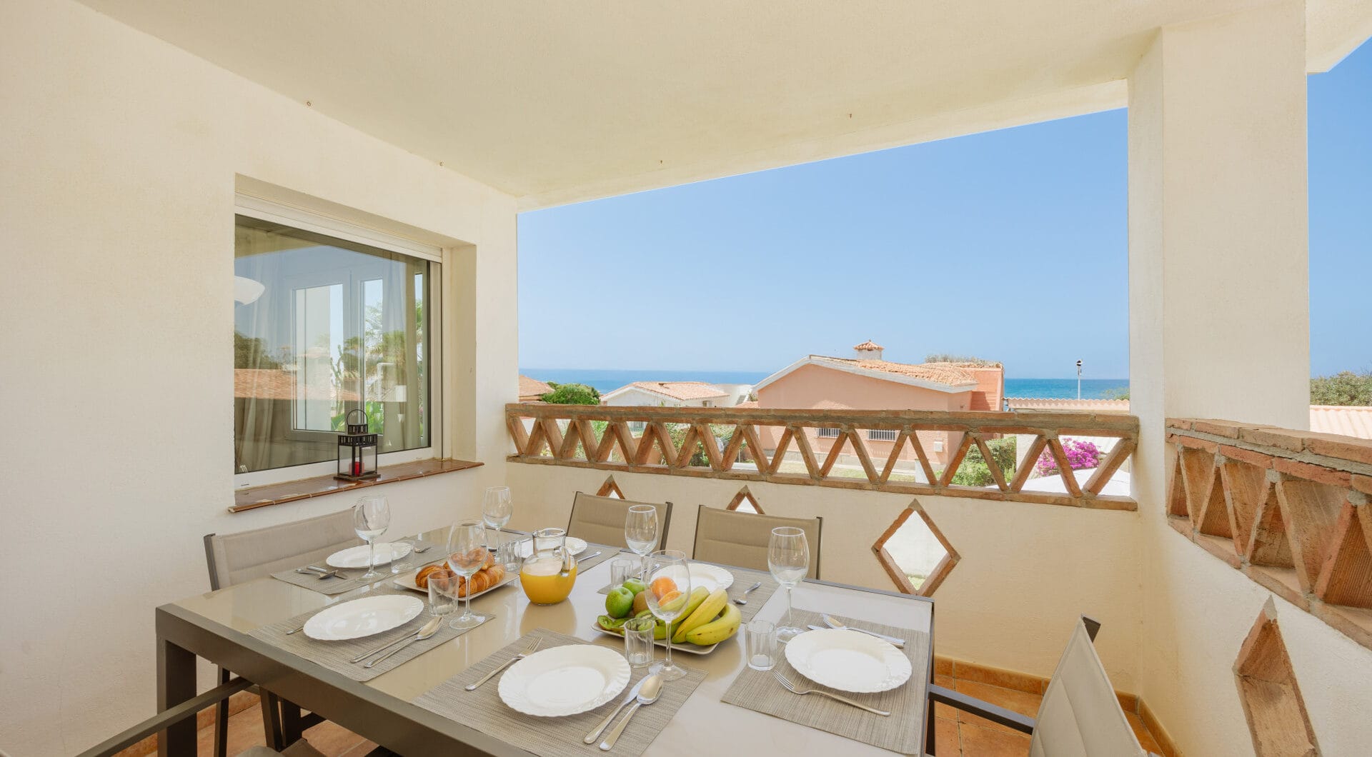 Modern 4-Bedroom Villa with Expansion Potential, Costabella, Marbella