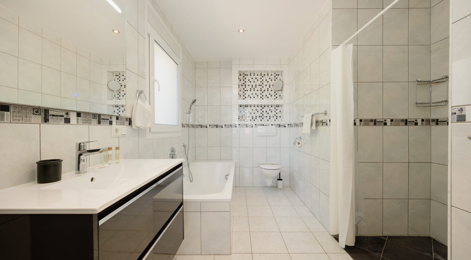 Modern 4-Bedroom Villa with Expansion Potential, Costabella, Marbella