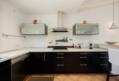 Modern 4-Bedroom Villa with Expansion Potential, Costabella, Marbella