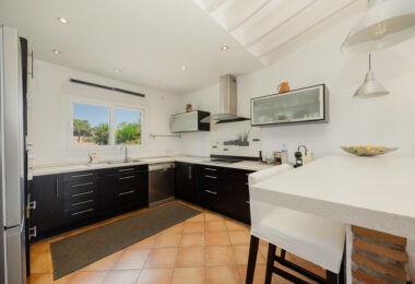 Modern 4-Bedroom Villa with Expansion Potential, Costabella, Marbella