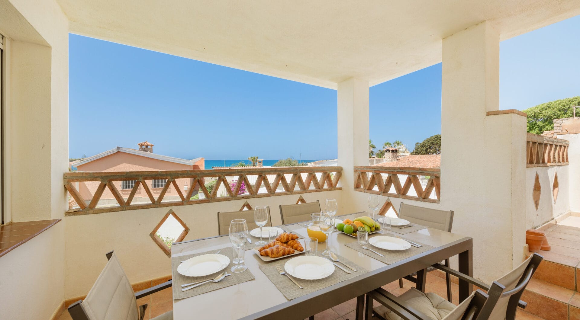 Modern 4-Bedroom Villa with Expansion Potential, Costabella, Marbella