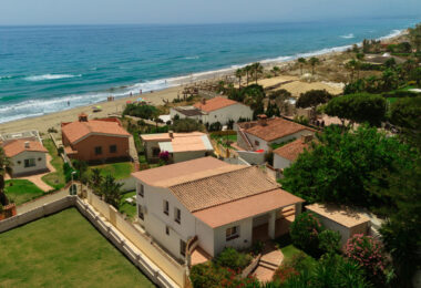 Modern 4-Bedroom Villa with Expansion Potential, Costabella, Marbella