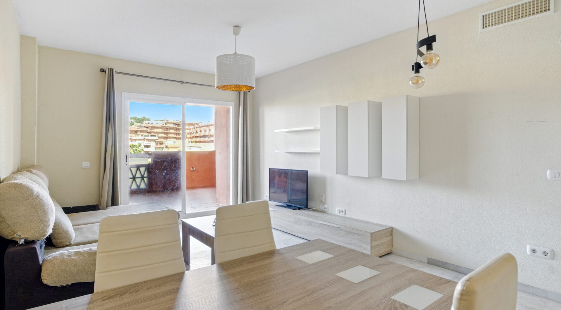 Lovely two bedroom, south west facing apartment in La Reserva de Marbella; with sea views