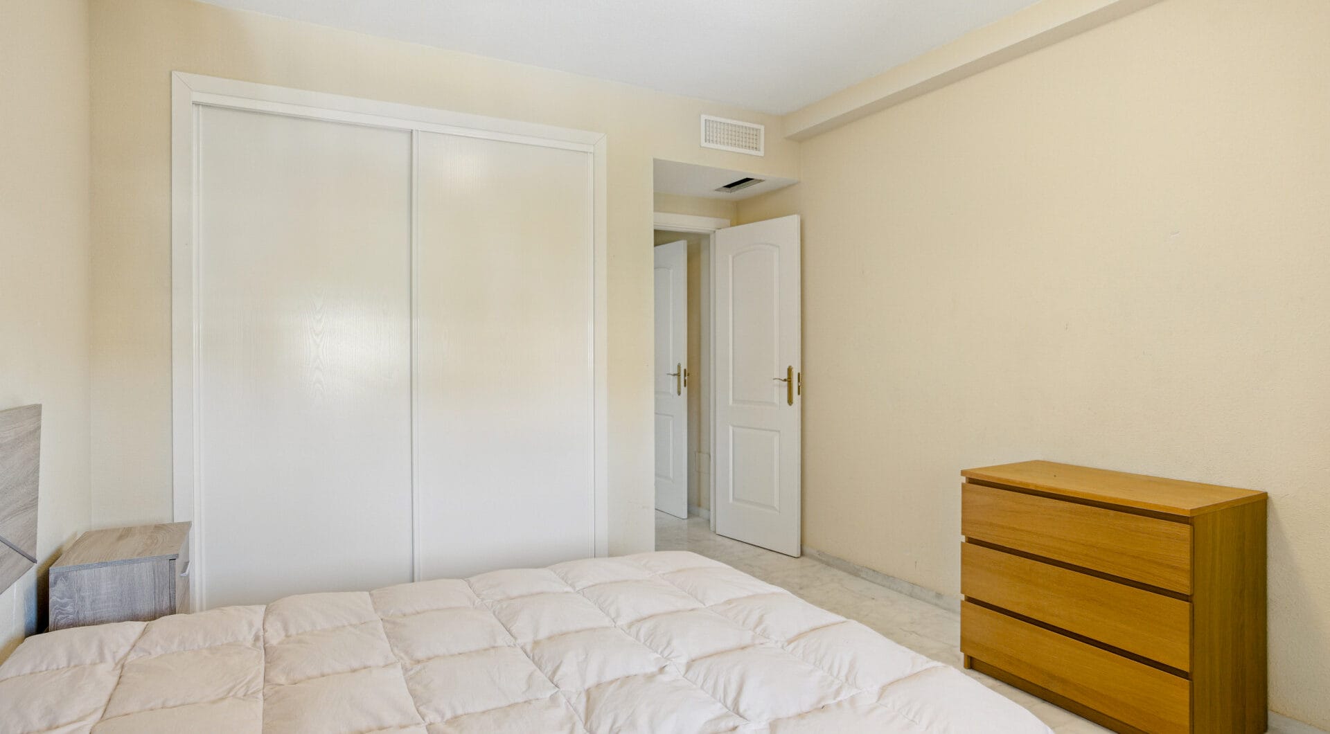 Lovely two bedroom, south west facing apartment in La Reserva de Marbella; with sea views