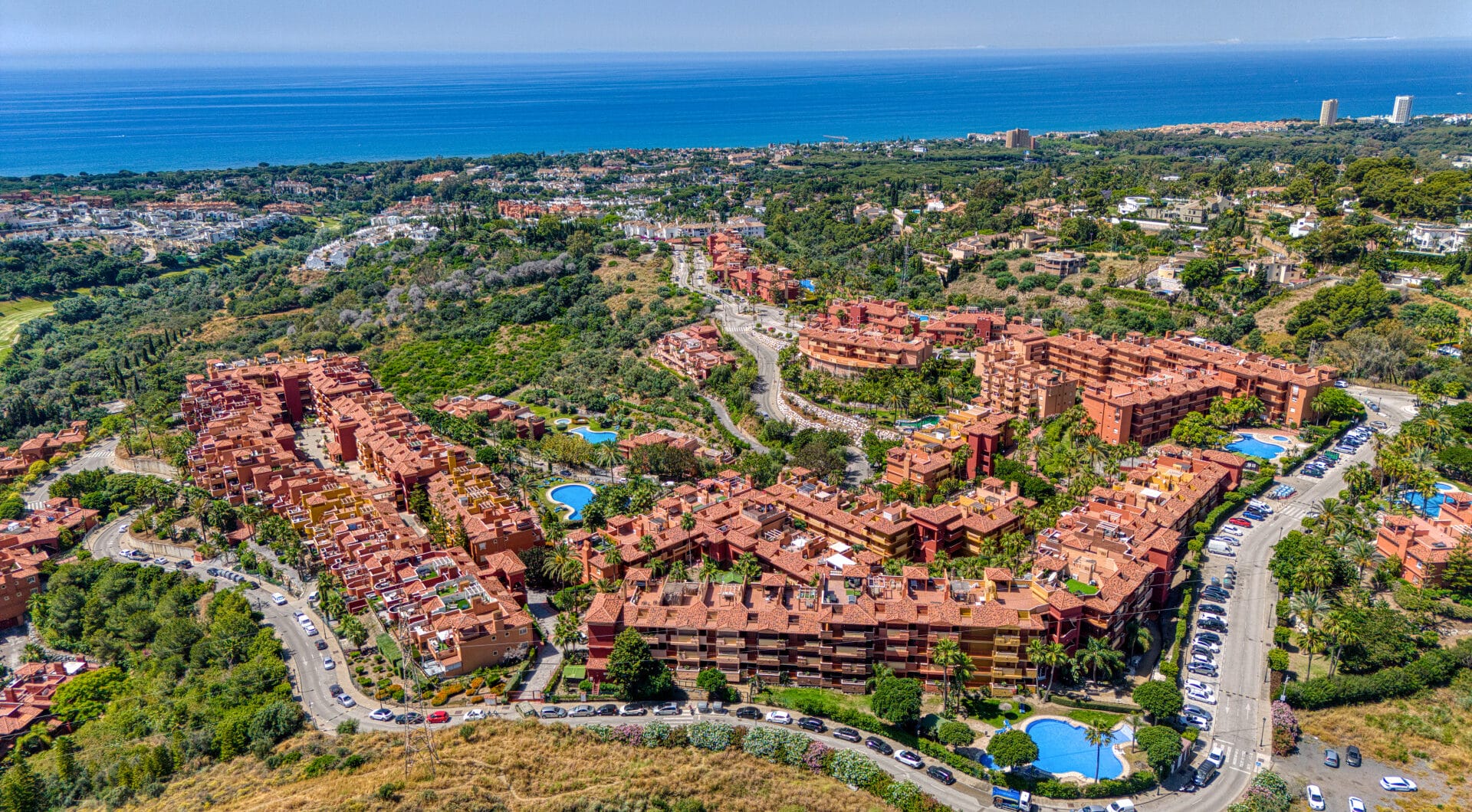 Lovely two bedroom, south west facing apartment in La Reserva de Marbella; with sea views
