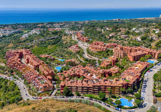 Lovely two bedroom, south west facing apartment in La Reserva de Marbella; with sea views