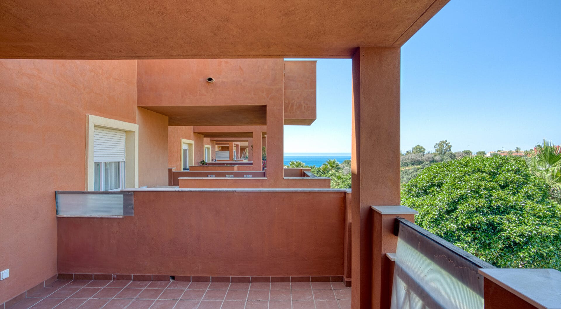 Lovely two bedroom, south west facing apartment in La Reserva de Marbella; with sea views