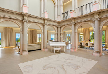 An architecturally unique, south-facing property located in the exclusive gated community of Sierra Blanca on Marbella’s prestigious Golden Mile