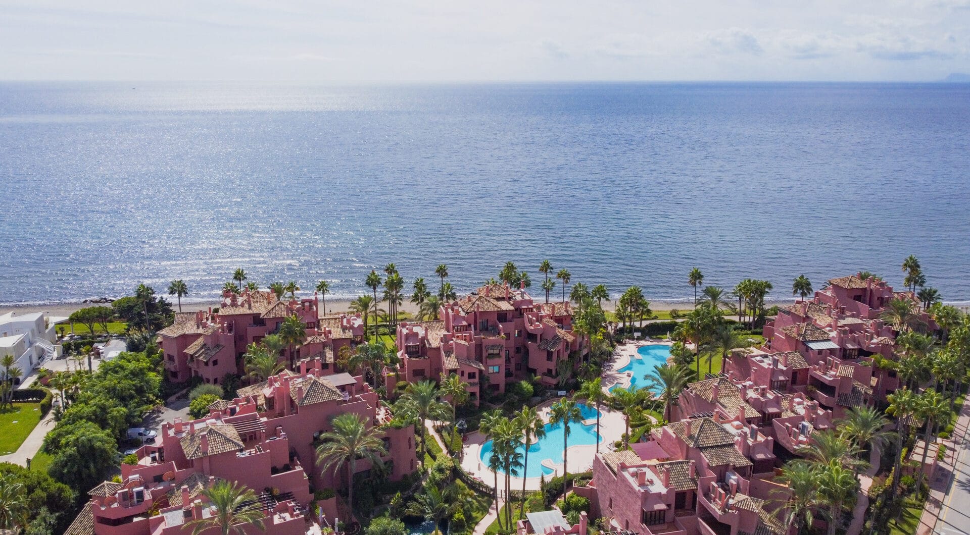 Immaculate three bedroom west facing ground floor apartment in the prestigious and gated beachfront community Menara Beach